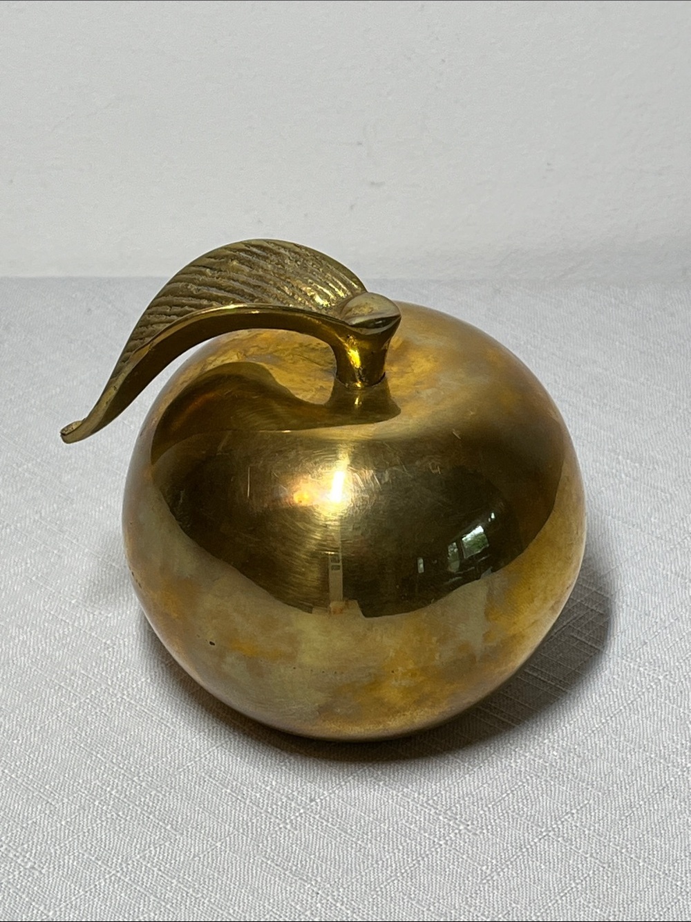 Vintage Brass Apple Paperweight Decor 
Shiny Gold Tone
Box included